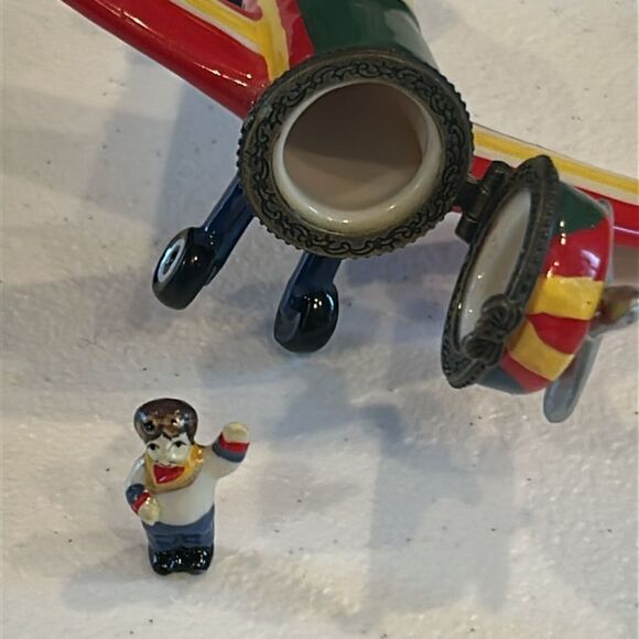 Stunt flyer airplane with little guy trinket box - Picture 6 of 8